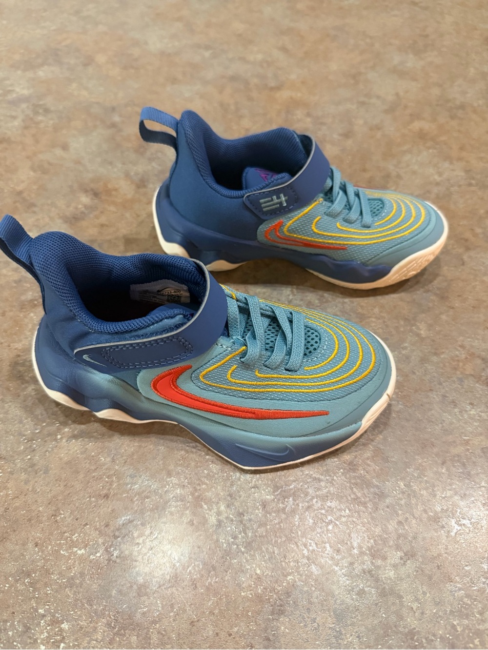 Children’s Nike Giannis Immortality 4 PS basketball shoes. Size 9c